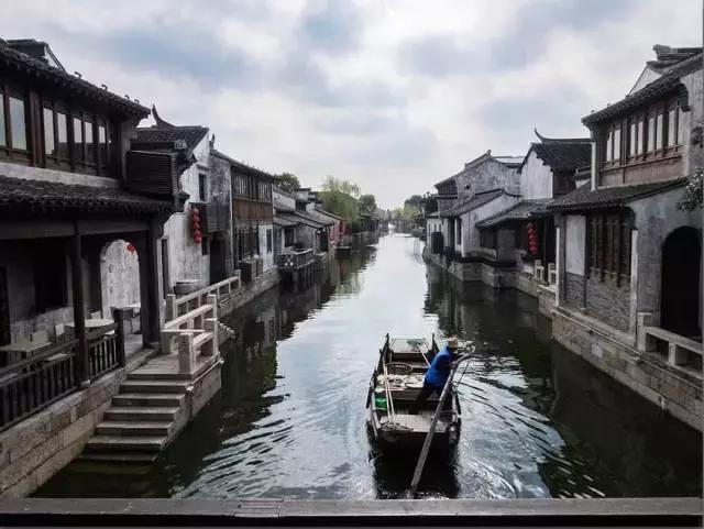 一架客机在阿富汗坠毁，机上共有6人